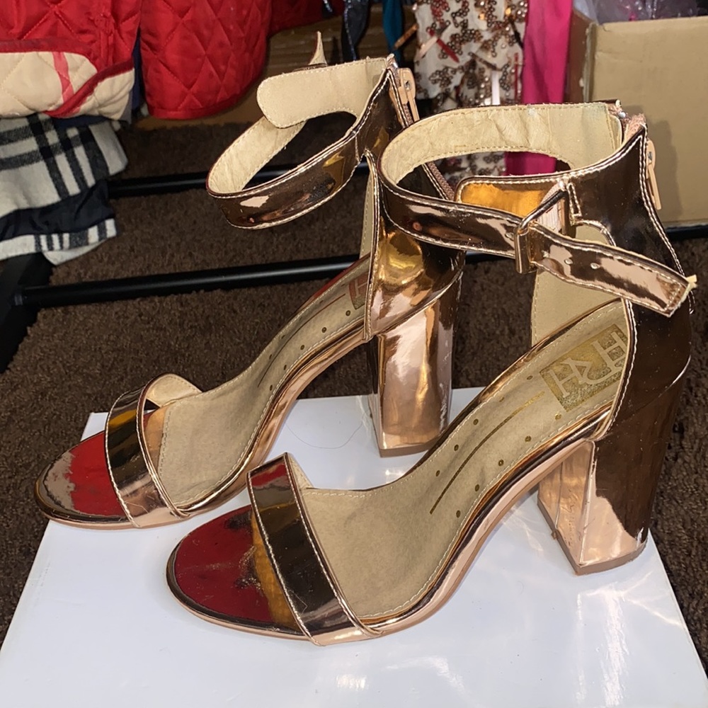 🔥Rose Gold Metallic/Patient Chunky 31/2 inch Heel Sandals w/Ankle Straps; sz 8